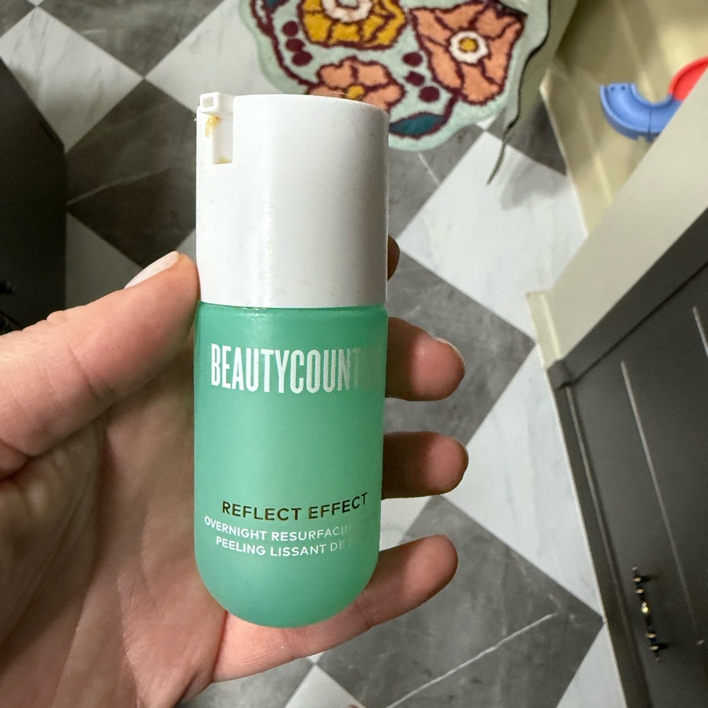 Beautycounter Reflect Effect Resurfacing Peel in Green and White